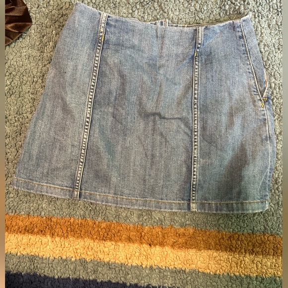 Aritzia button up Jean Skirt- Wilfred free worn once! Excellent condition - Picture 3 of 3